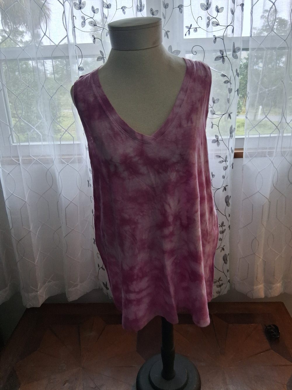 Time and Tru Pink Tie-Dye V-Neck Sleeveless Tank